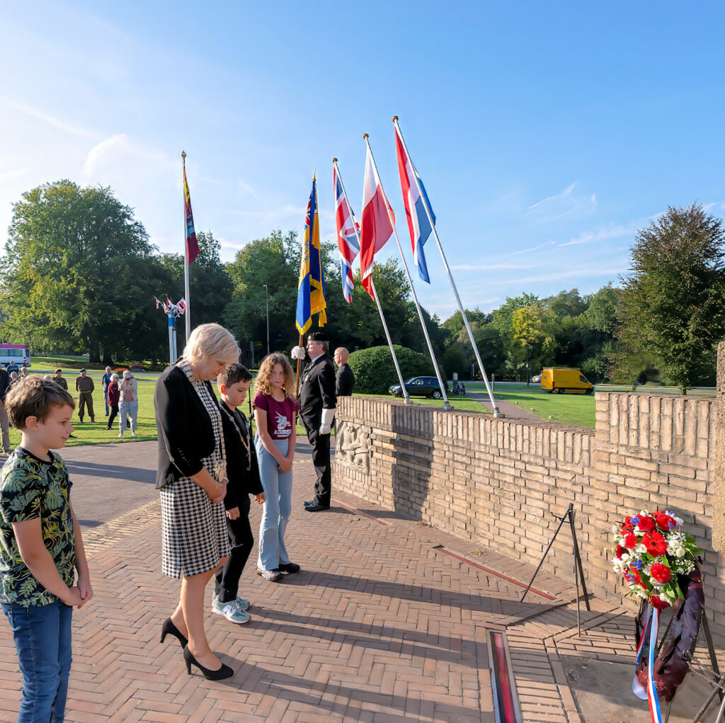 Airborne herdenking De Naald Oosterbeek Stichting Airborne Herdenkingen